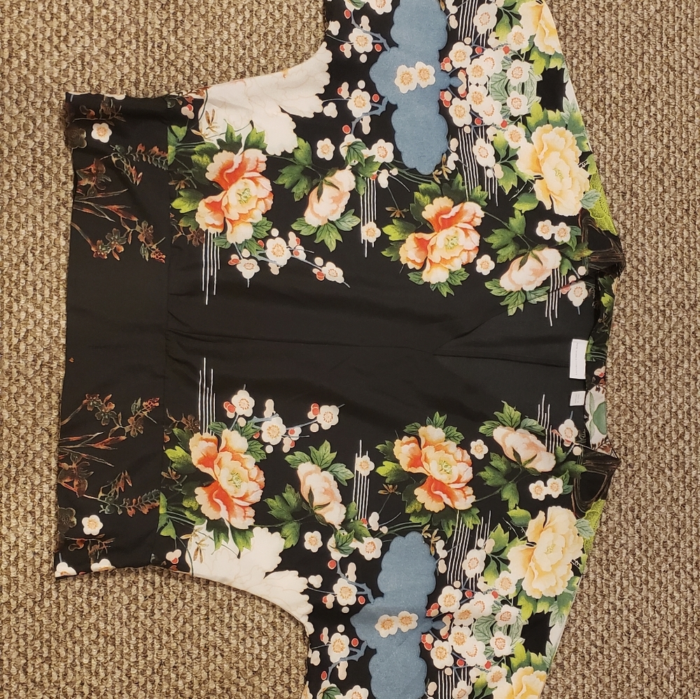 Top black and floral